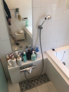 浴室シャワー水栓TOTO ＴＭＷ４０ＣＲシャワーホース根元から水漏れです！